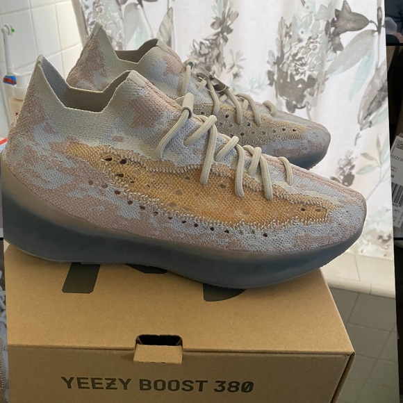 Yeezy Adidas Boost 380 - Picture 6 of 13